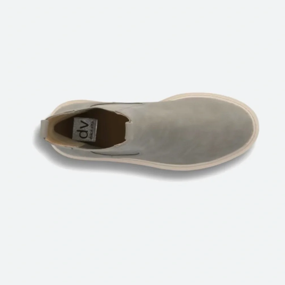 NWT: DV by Dolce Vita Paola boots with lug sole - Picture 3 of 7